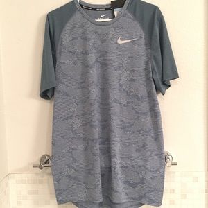 Nike NWT men’s shirt M dri-fit